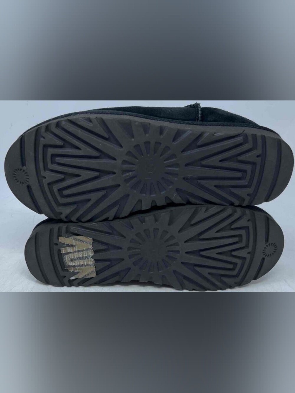UGG Wmns Classic 'Black' Slippers Size 9 Used Great - Picture 8 of 9
